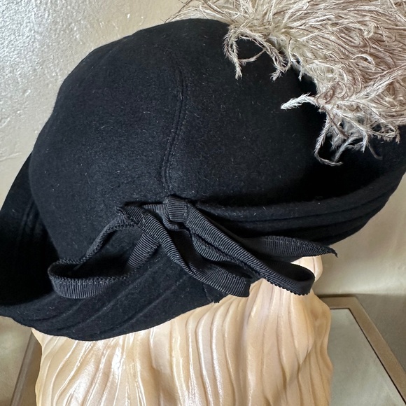 GLAMOROUS 1930S\' BLACK FELT HAT WITH WAVY TRIPLE BRIM + OSTRICH FEATHERS main image 4